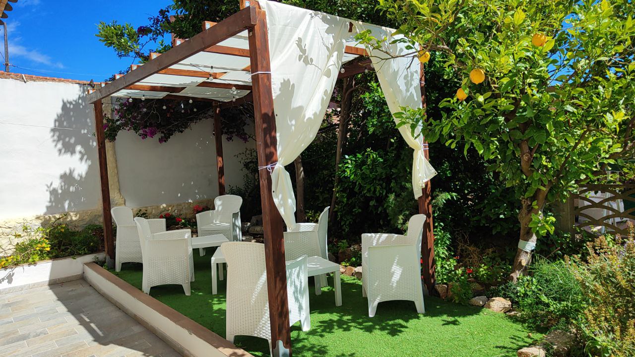 Pergola con bougainvillea